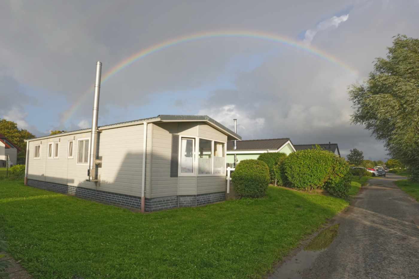 Außenansicht Ferienhaus zum Seepferdchen in Dorum Neufeld mit Regenbogen